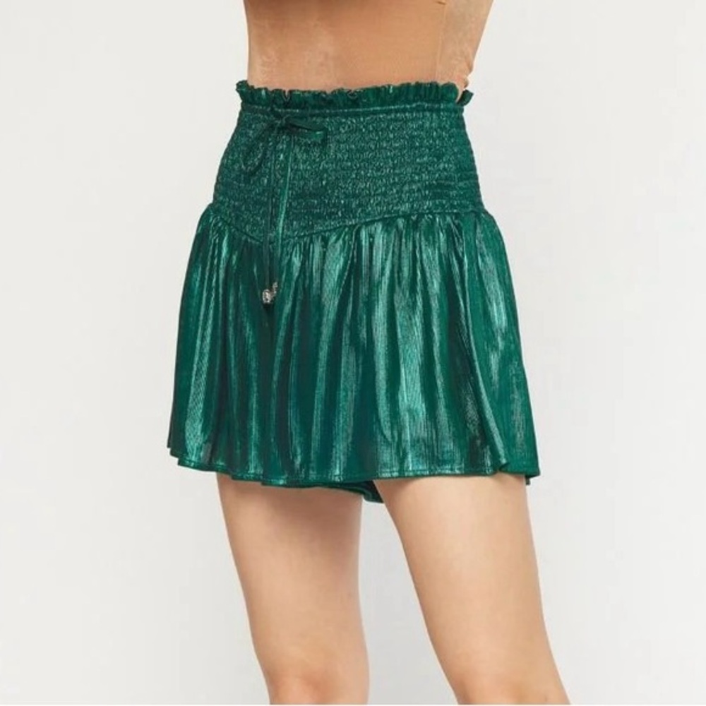Entro Women’s Metallic Green Mini Skort Size S Smocked Waist Shimmer